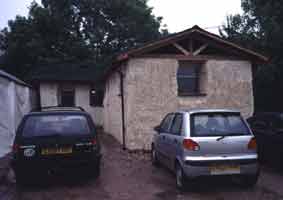 Neil May's Retrofitted strawbale portacabin/Office