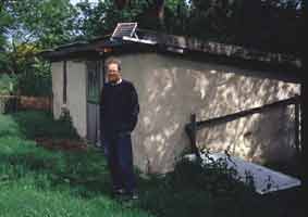 Simon Pratt and the strawbale sheepshed at Redfield