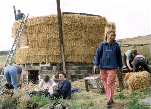 Building Jenny Slaughter's 5m diam strawbale composting toilet/shower and bunkhouse.