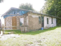 Caroline Barry's Strawbale and cordwood house